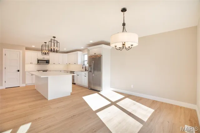 $439,000 | 104 Windsor Drive, Alton, IL 62002