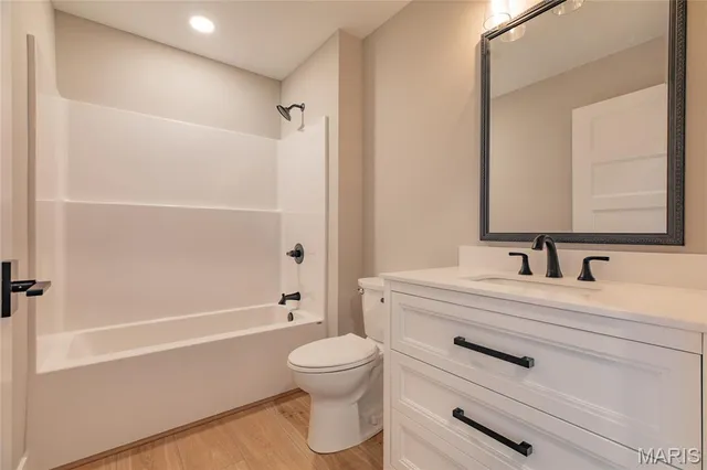 $439,000 | 104 Windsor Drive, Alton, IL 62002