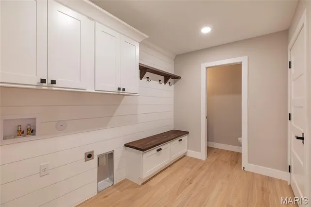 $439,000 | 104 Windsor Drive, Alton, IL 62002