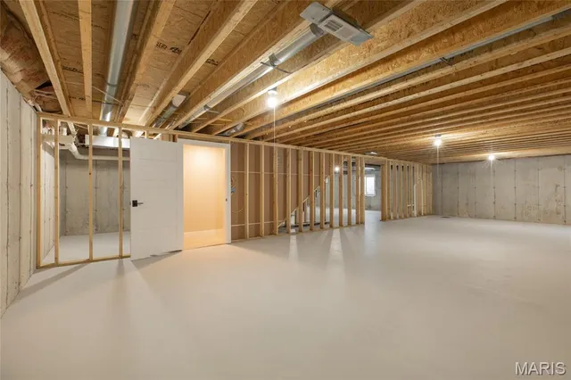 $439,000 | 104 Windsor Drive, Alton, IL 62002