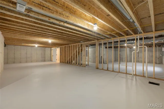 $439,000 | 104 Windsor Drive, Alton, IL 62002