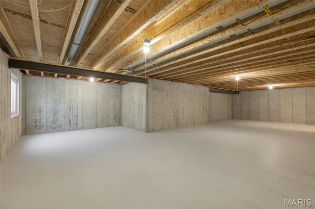 $439,000 | 104 Windsor Drive, Alton, IL 62002