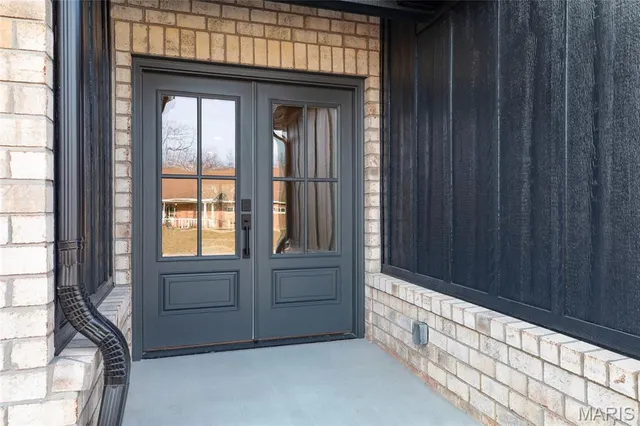 $439,000 | 104 Windsor Drive, Alton, IL 62002