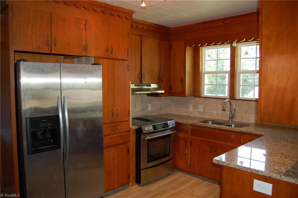 131 Oak Summit Road Winston-Salem, NC 27105 - Photo 3 of 21