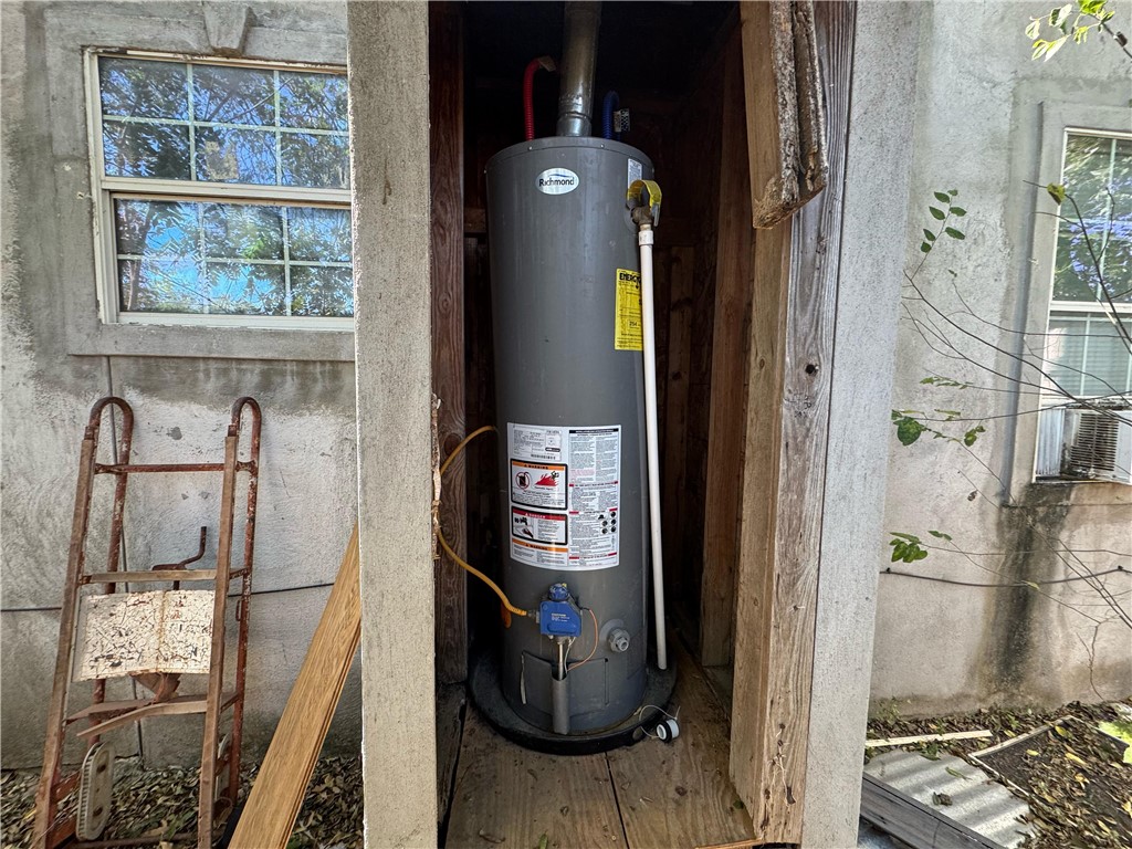 122 West 5th Street Alice, TX 78332 - Photo 18 of 40 a view of living room
