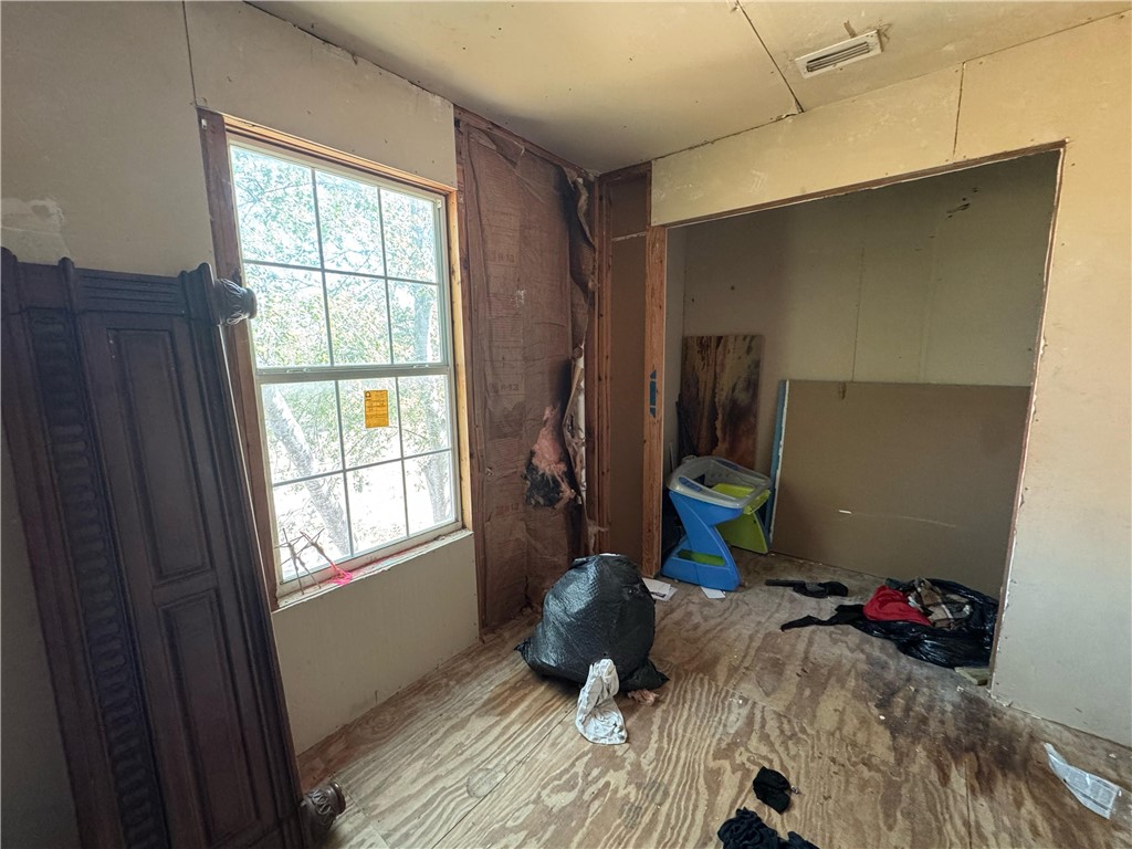 122 West 5th Street Alice, TX 78332 - Photo 33 of 40 a bedroom with a bed and a window