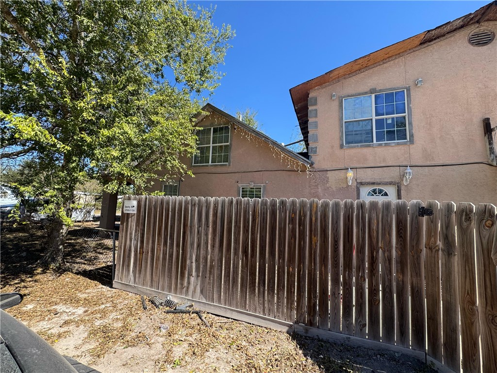 122 West 5th Street Alice, TX 78332 - Photo 4 of 40 a view of wooden fence