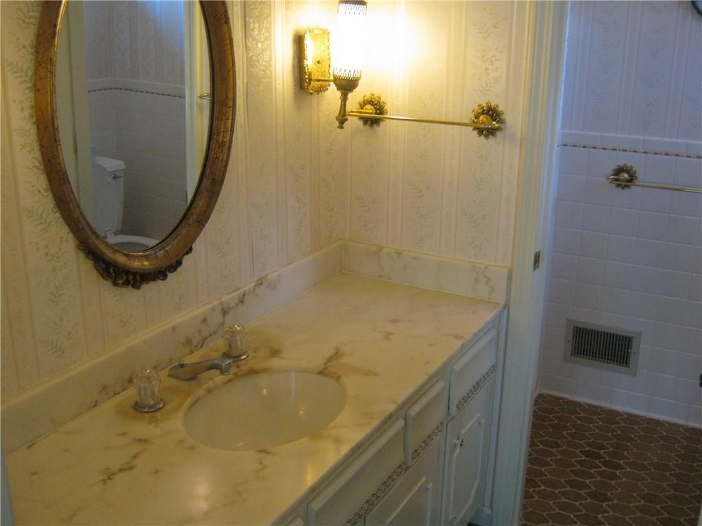 6206 North Raceway Road Indianapolis, IN 46278 - Photo 23 of 33 Gallery Image 23