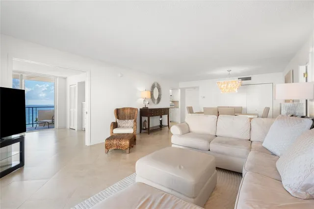 $649,999 | 2000 South Ocean Boulevard, Unit 5D, Lauderdale-by-the-Sea, FL 33062
