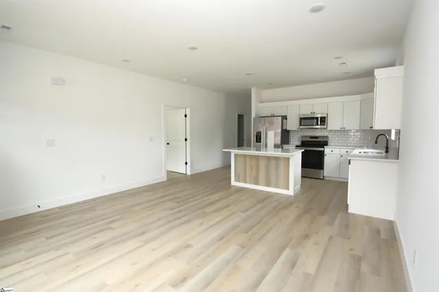 $1,800 | 402 Sierra Road, Spartanburg, SC 29301