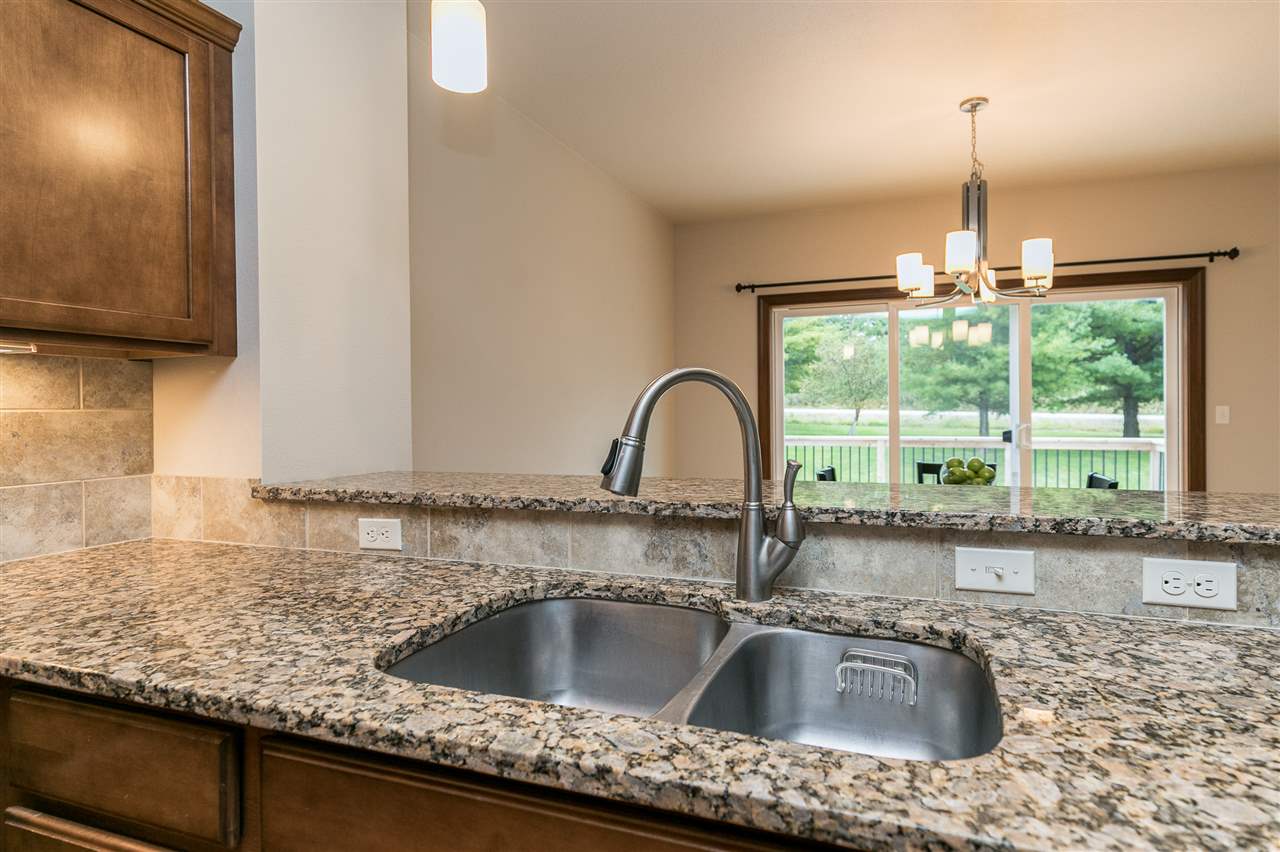 2913 Caspian Road Hiawatha, IA 52233 - Photo 18 of 49 Gallery Image 18