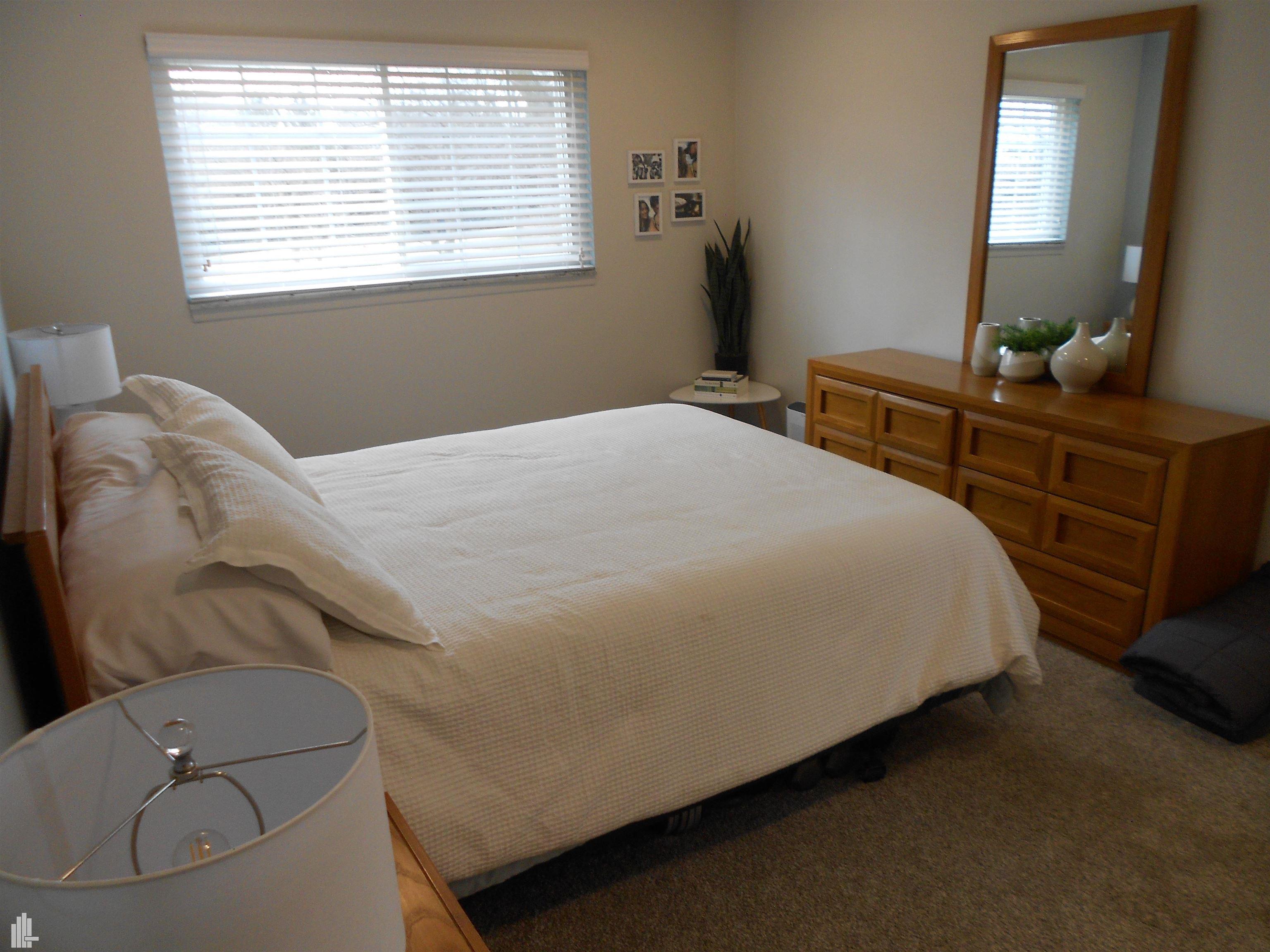 490 Baldwin Avenue Rochester, MI 48307 - Photo 12 of 27 Master Bedroom