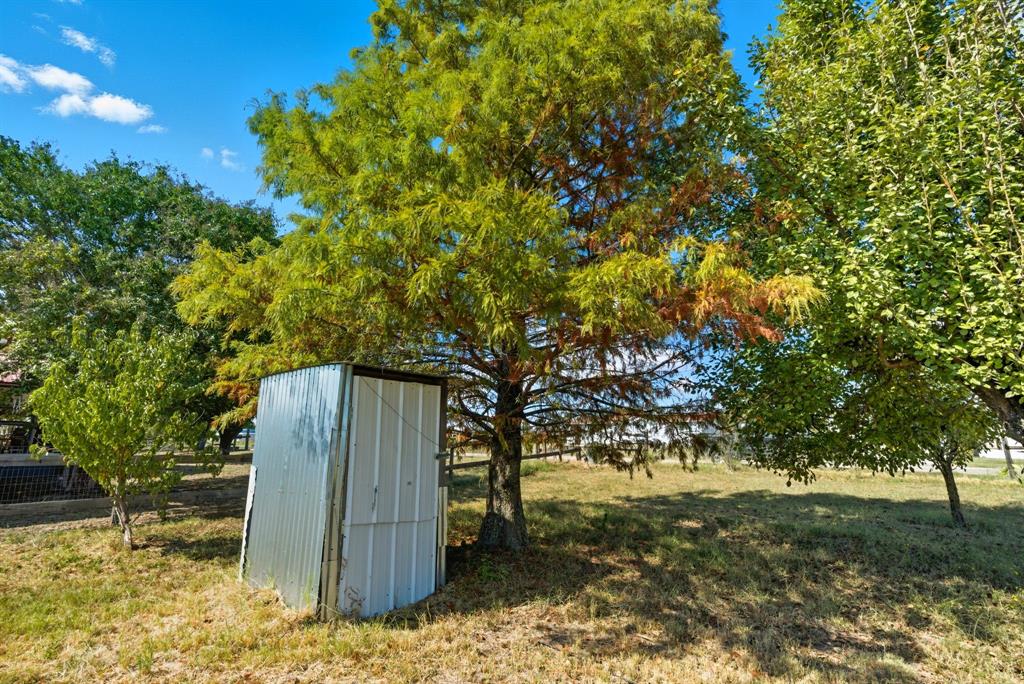 144 Oak Meadows Drive Springtown, TX 76082 - Photo 21 of 24 a backyard of a house with lots of green space