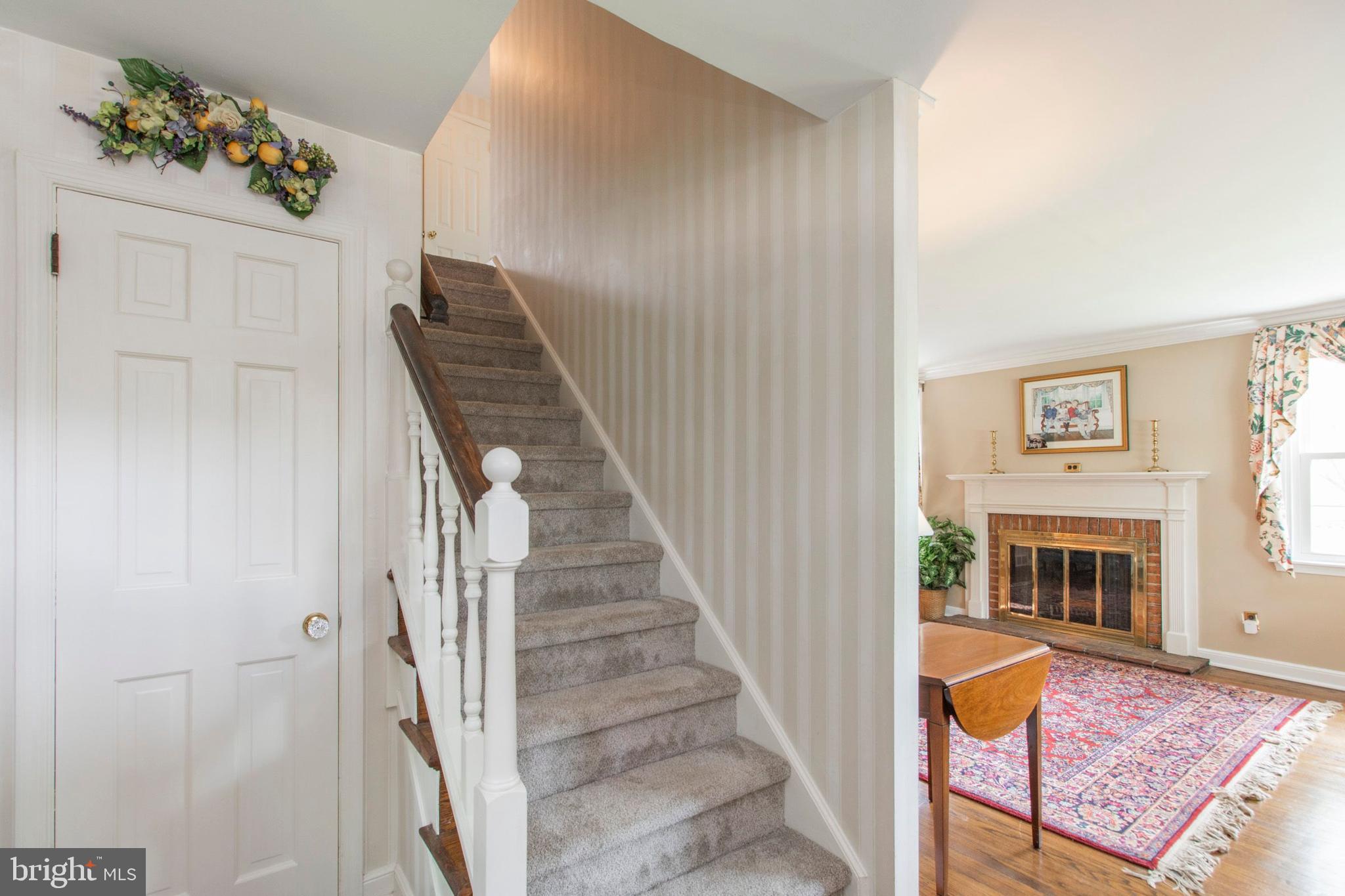 902 Preston Road Glenside, PA 19038 - Photo 4 of 34 Entrance hall to living room
