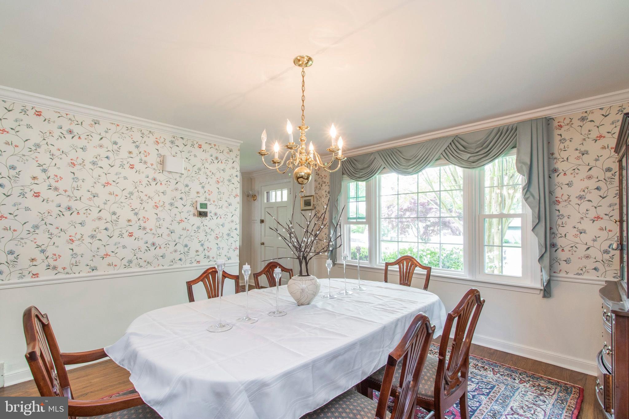 902 Preston Road Glenside, PA 19038 - Photo 10 of 34 Chair rails and crown molding