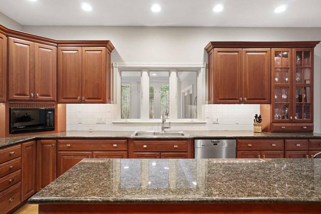 28 Elizabeth Road Hopkinton, MA 01748 - Photo 11 of 42 Gallery Image 11
