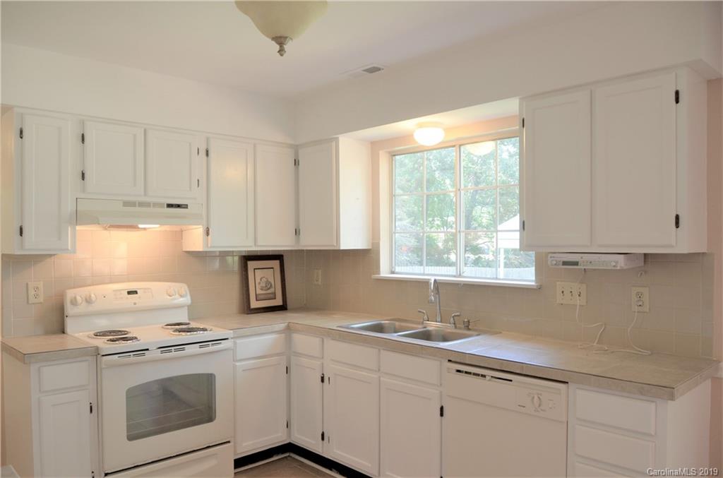 6045 Trysting Road Charlotte, NC 28227 - Photo 3 of 15 Gallery Image 3