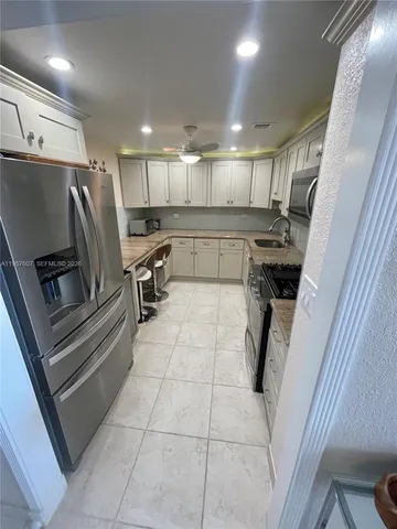 $3,300 | Parker Plaza, Hallandale Beach, FL 33009