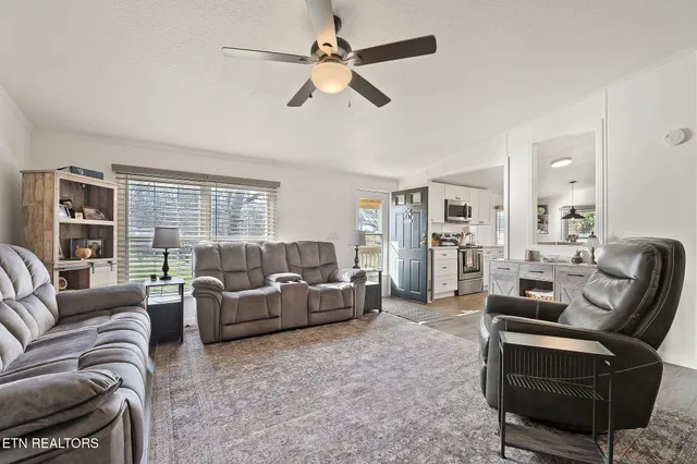 $179,900 | 1025 Allardt Highway, Jamestown, TN 38556