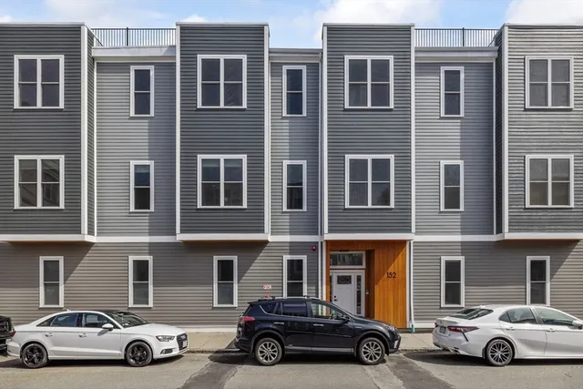 a car parked in front of a building