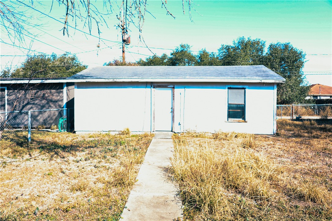 1023 Ross Avenue Alice, TX 78332 - Photo 12 of 13 Workshop