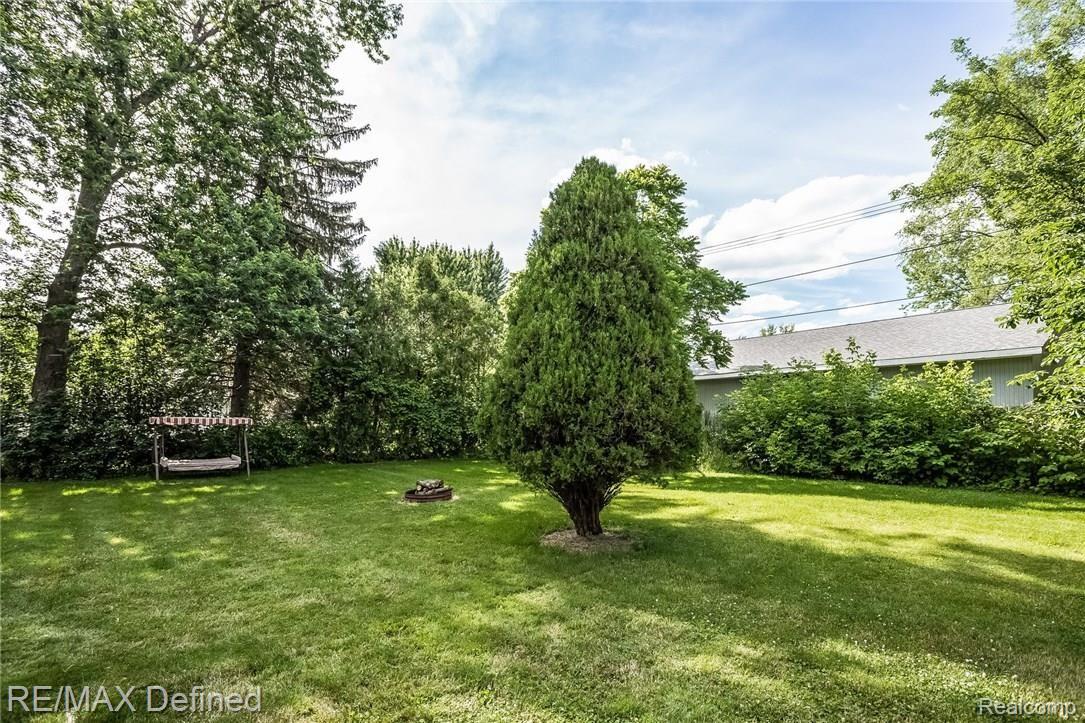 3137 Hickory Lawn Road Rochester, MI 48307 - Photo 44 of 49 045-Exterior-4376123-medium.jpg