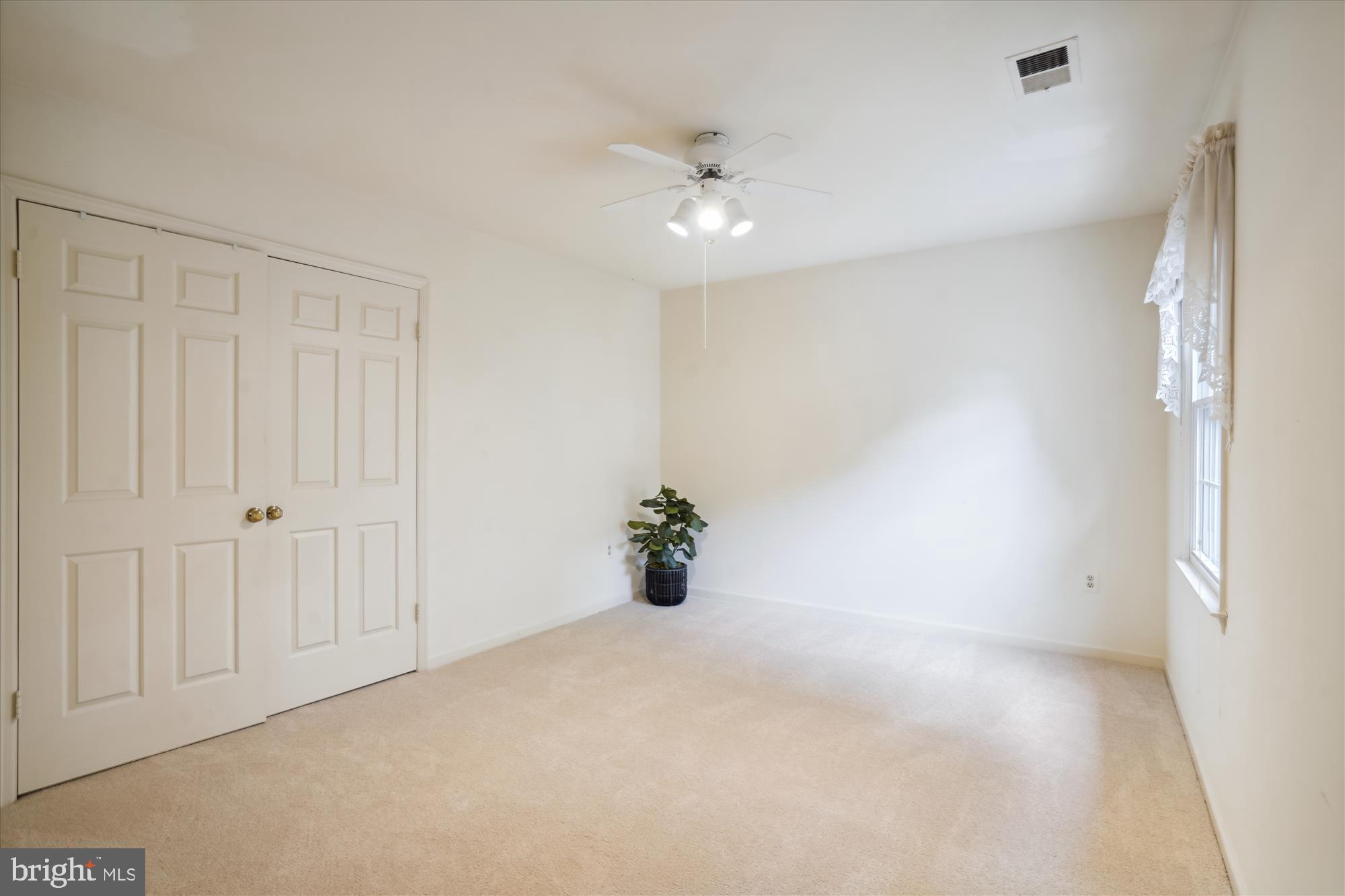 10137 Red Spruce Road Fairfax, VA 22032 - Photo 23 of 59 Sitting room with full closet.