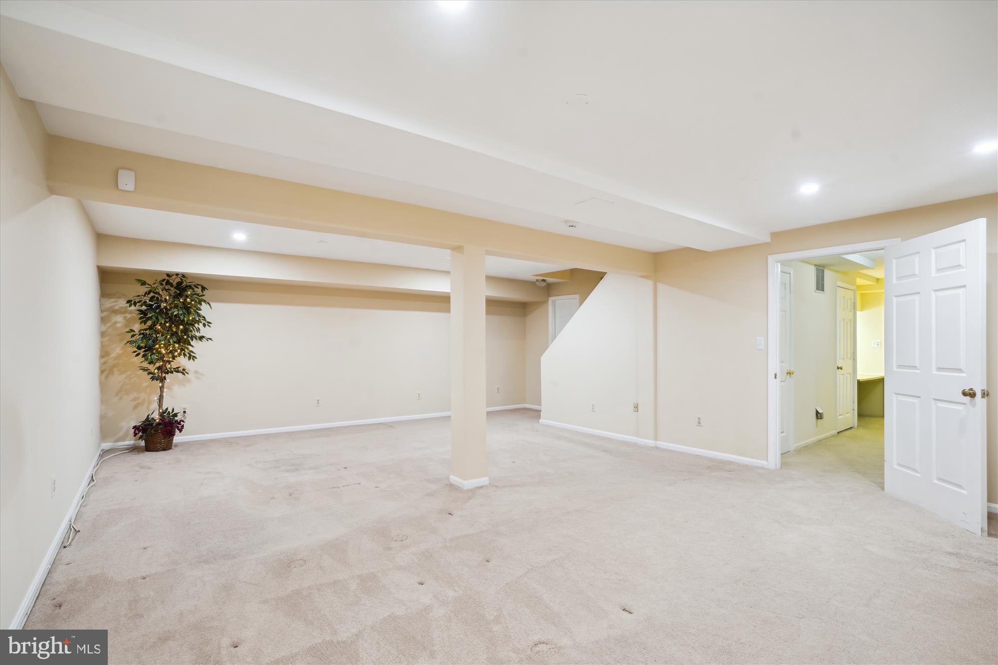 10137 Red Spruce Road Fairfax, VA 22032 - Photo 40 of 59 Full bath & hobby room/office located on LL.