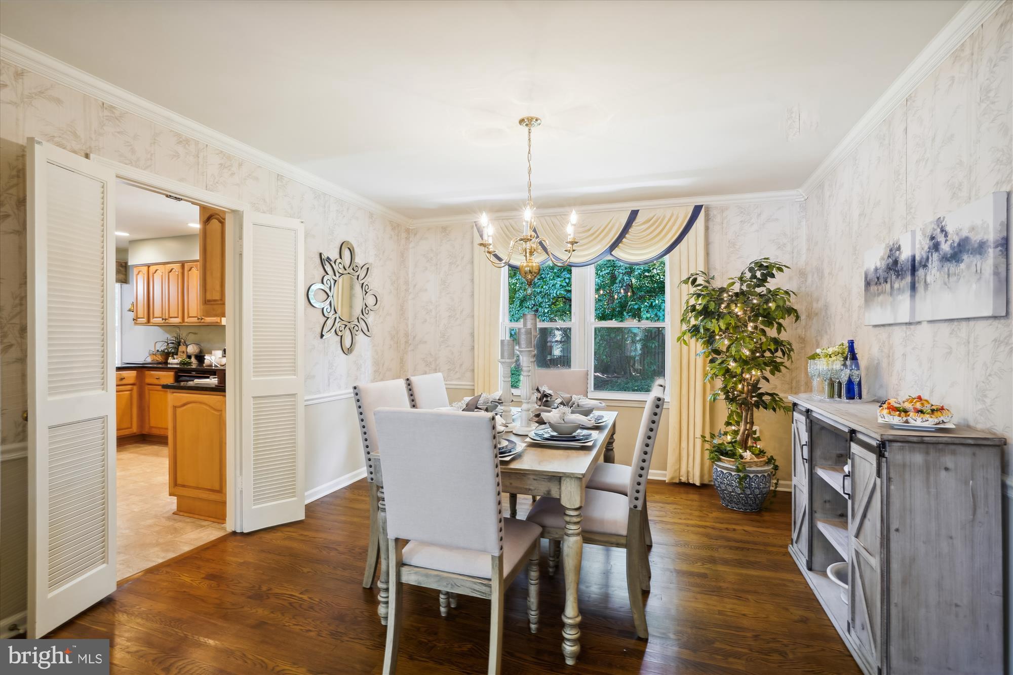 10137 Red Spruce Road Fairfax, VA 22032 - Photo 4 of 59 DR conveniently located adjacent to the kitchen.