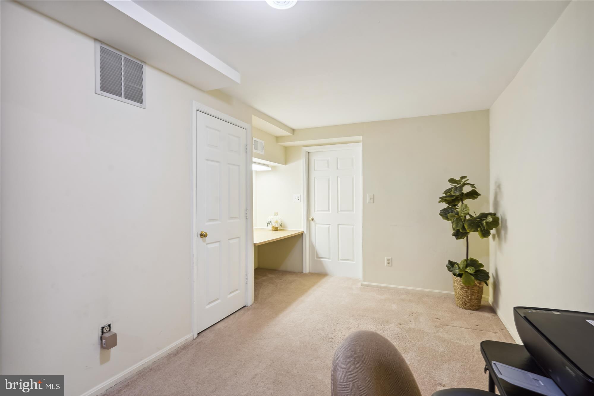10137 Red Spruce Road Fairfax, VA 22032 - Photo 43 of 59 Built-in desk and closet in home office.