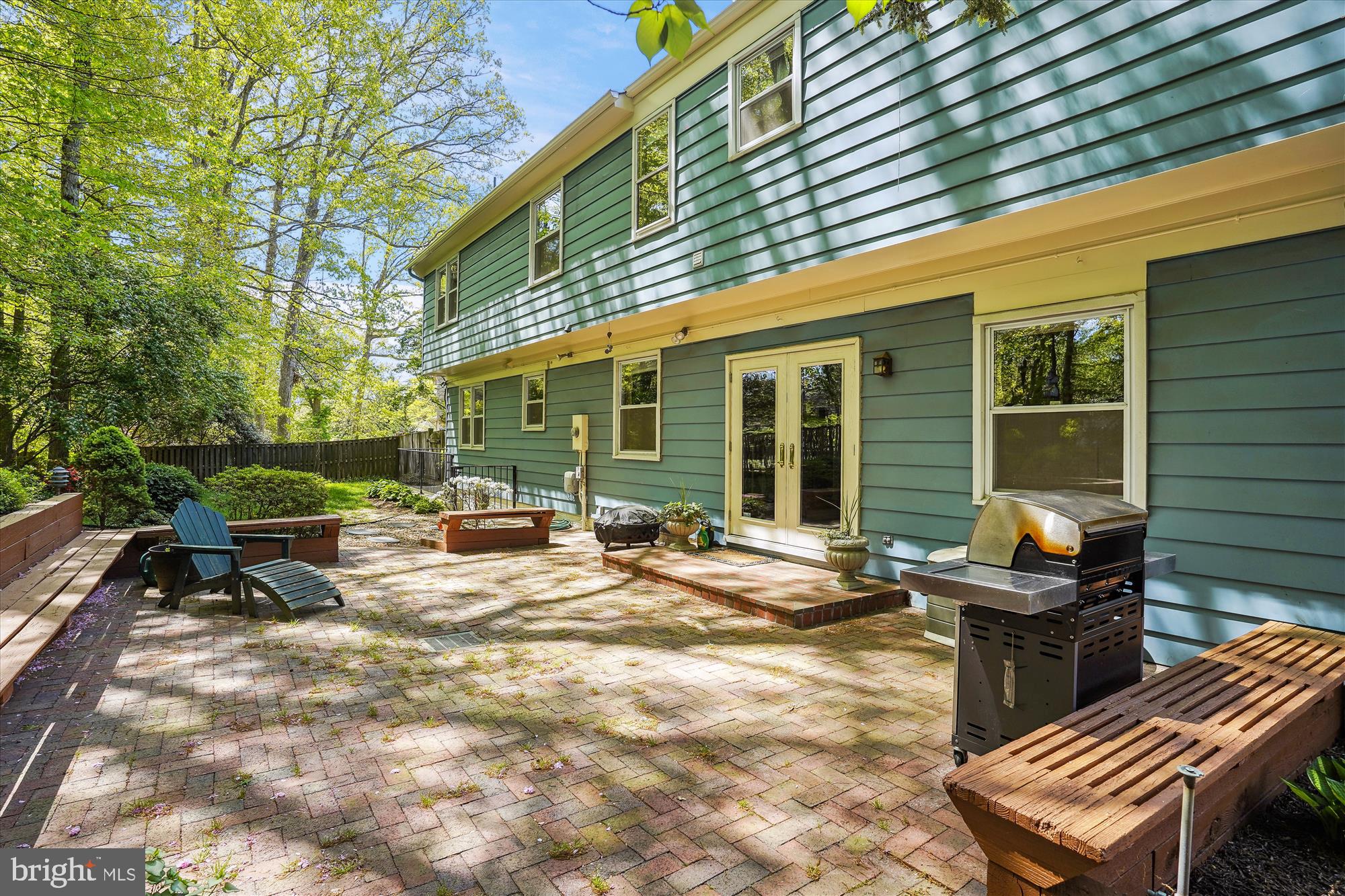 10137 Red Spruce Road Fairfax, VA 22032 - Photo 50 of 59 Ample lighting for enjoying the evening.