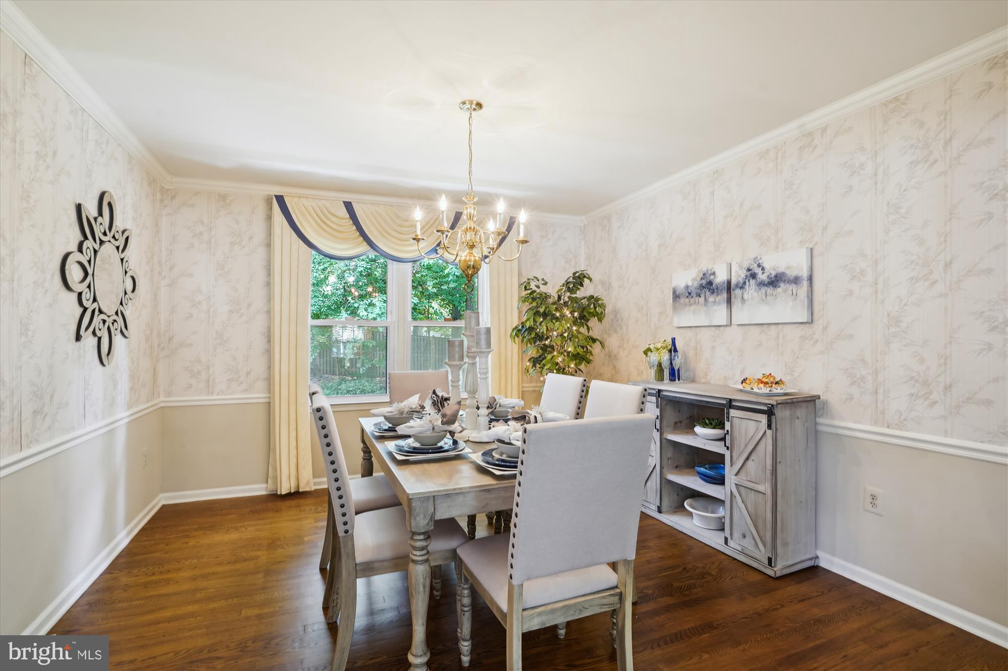 10137 Red Spruce Road Fairfax, VA 22032 - Photo 10 of 59 Plenty of space for memorable meals.