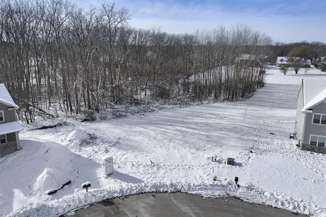 $104,500 | 727 Brookview Court, Caledonia, WI 53402