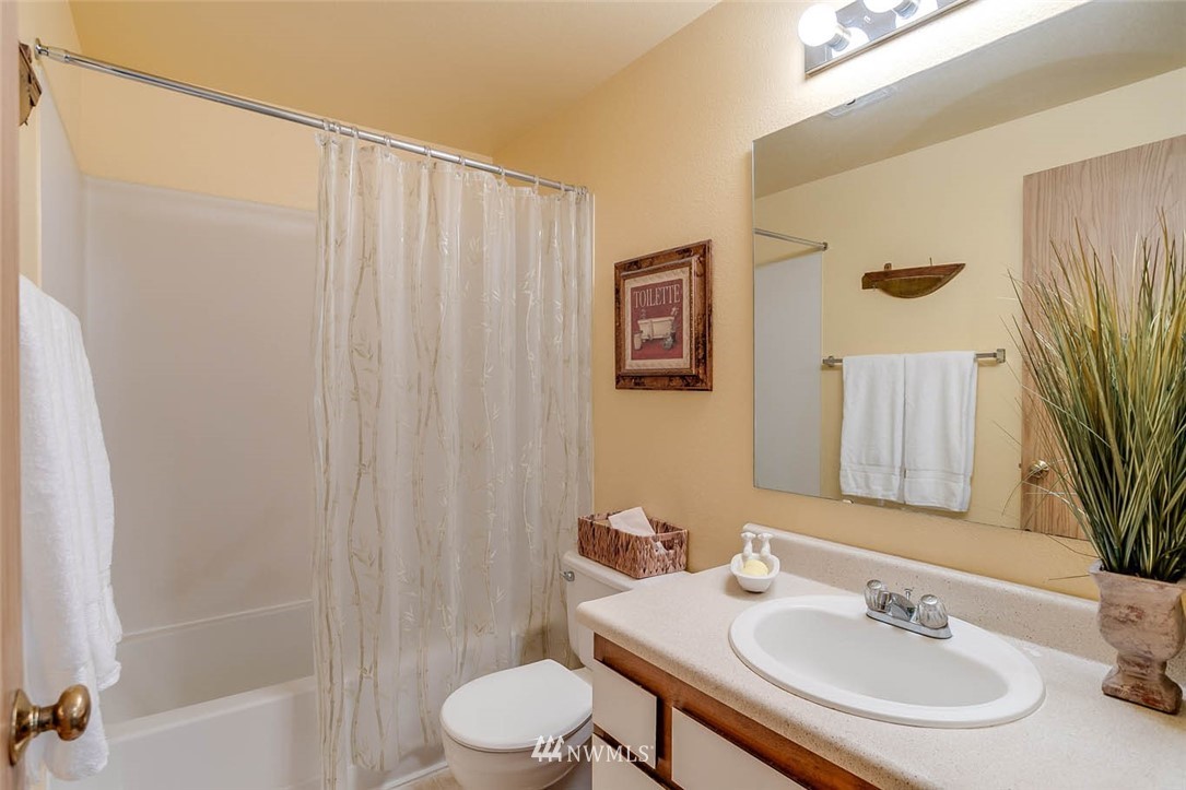 700 Front Street South, Unit D209 Issaquah, WA 98027 - Photo 13 of 23