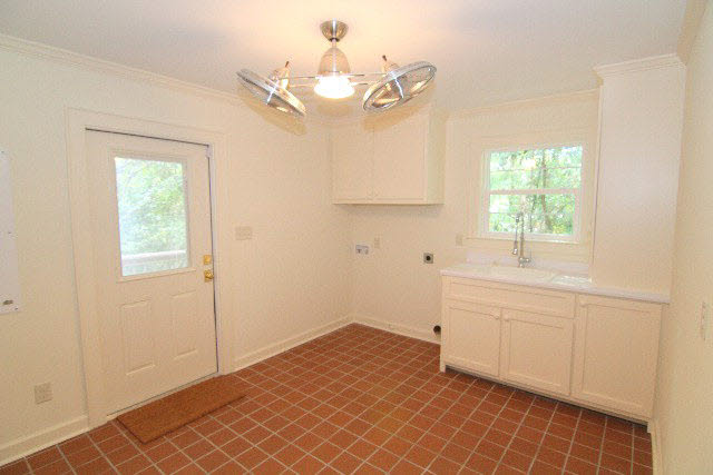 216 Grand Avenue Fairhope, AL 36532 - Photo 9 of 19 Laundry