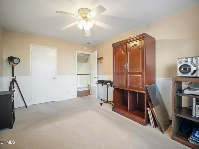 a view of a livingroom with furniture and a ceiling fan