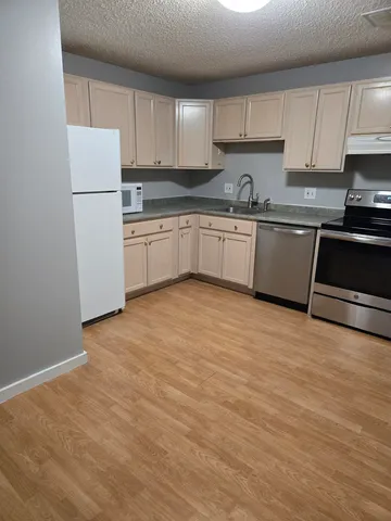 $1,850 | 4 Midhurst Road, Unit 420, Nashua, NH 03062