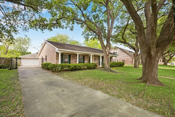$319,900 | 7802 Bellerive Drive, Houston, TX 77036