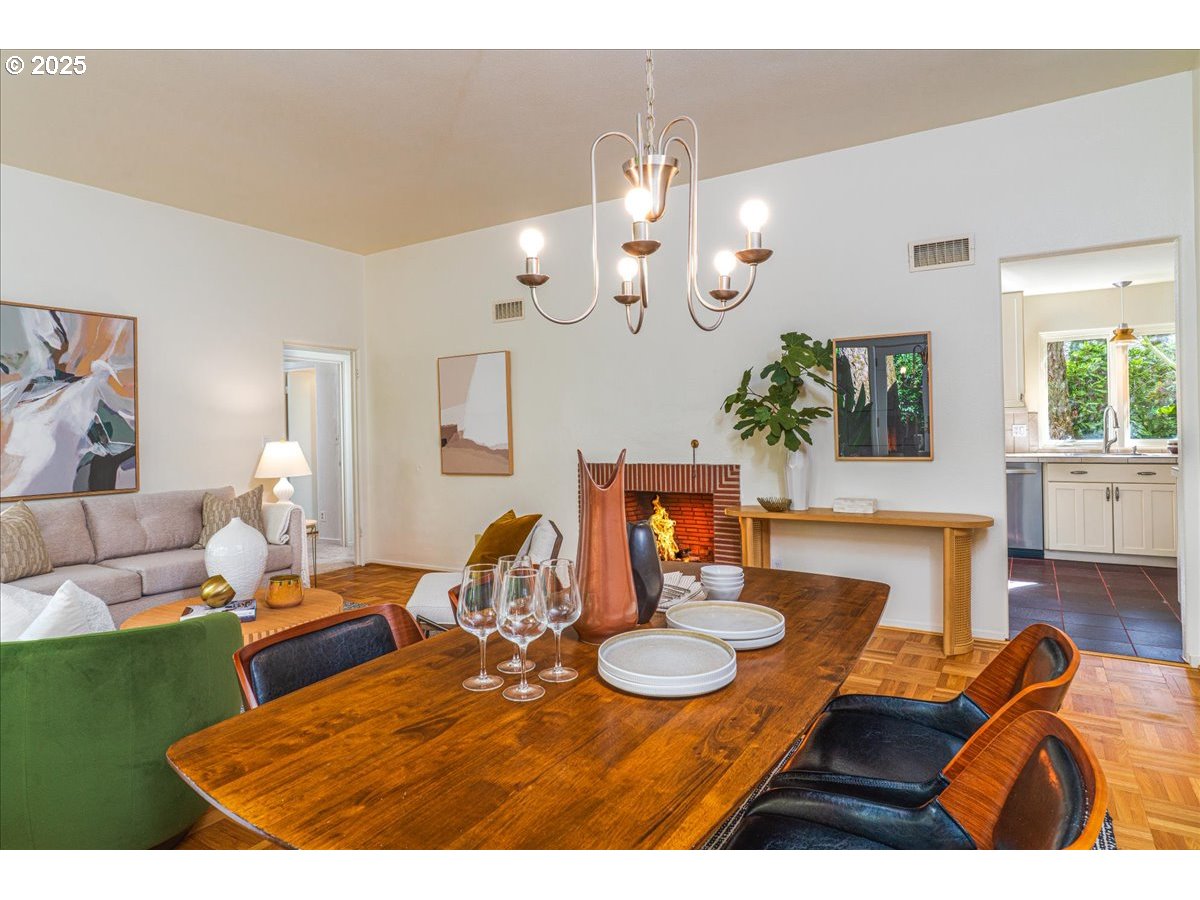 589 Ridgeway Road Lake Oswego, OR 97034 - Photo 6 of 41 Gallery Image 6
