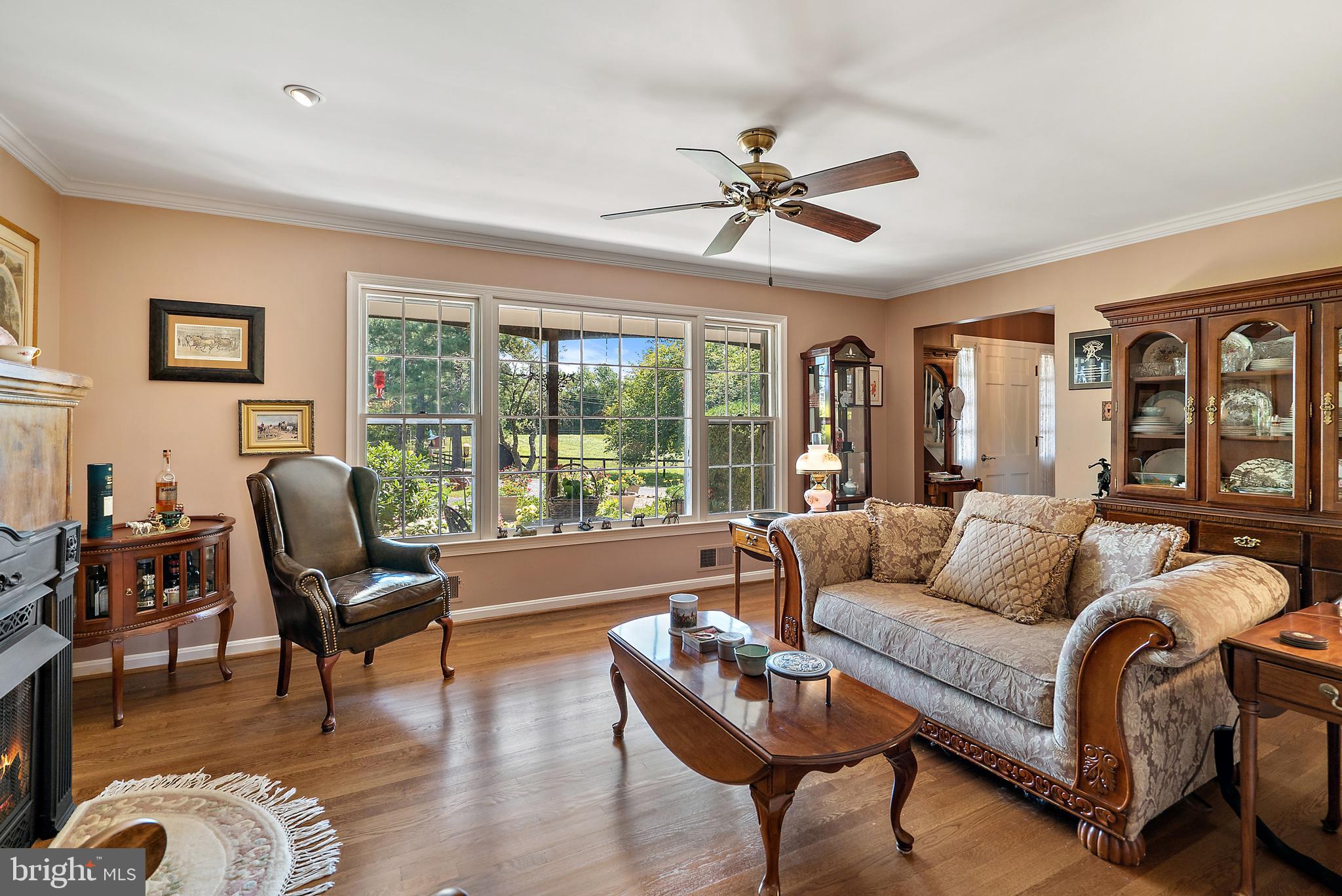 7434 Wilson Road Warrenton, VA 20186 - Photo 2 of 58 Living room