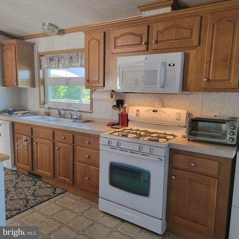 6567 Cabin Ridge Road Hurlock, MD 21643 - Photo 8 of 10 East side of kitchen