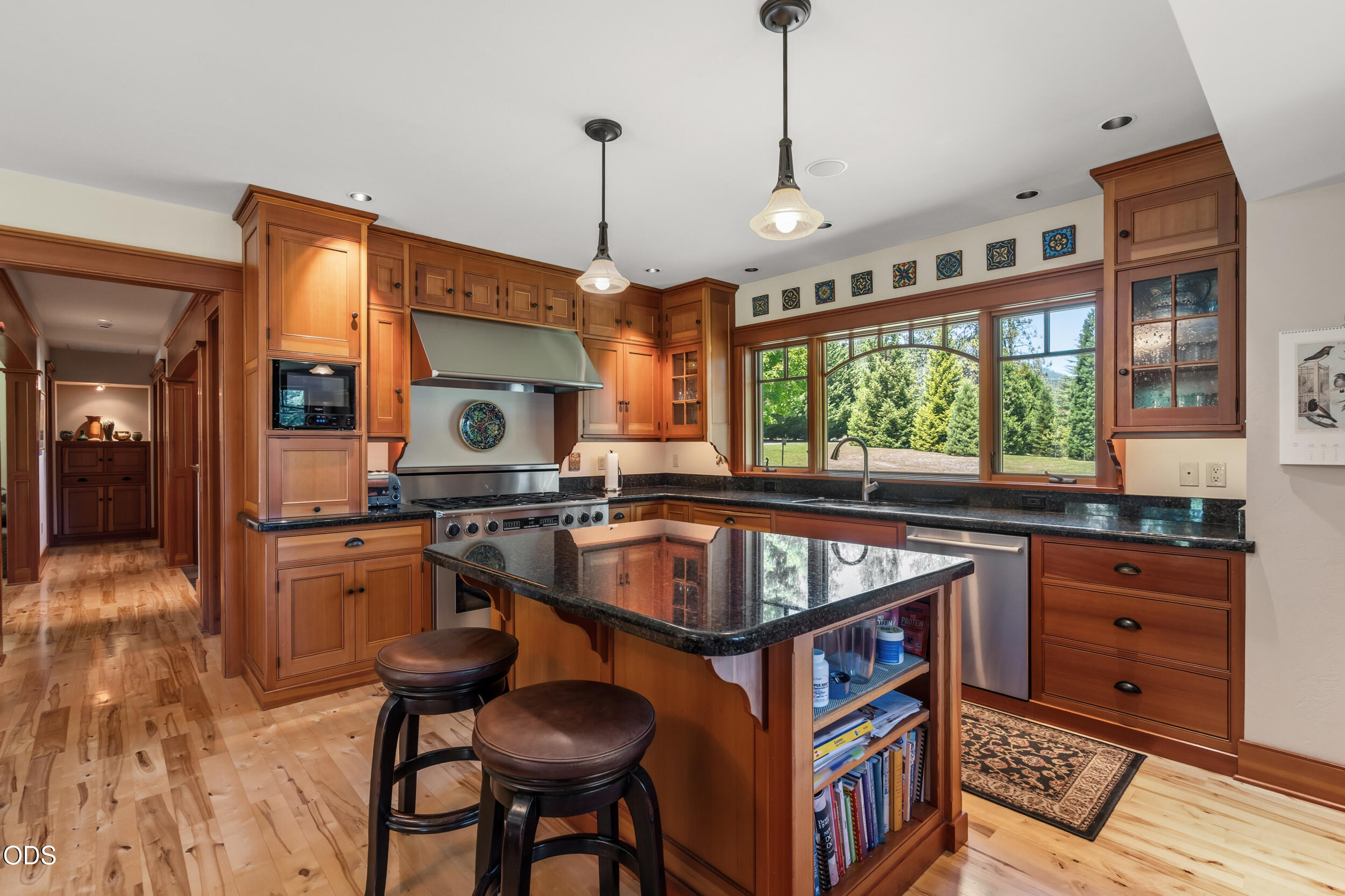 693 Horizon Hills Road Williams, OR 97544 - Photo 14 of 60