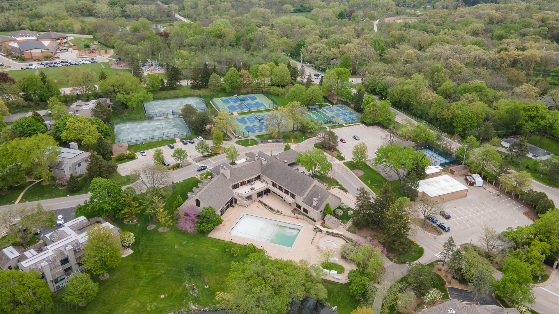 884 Shoreline Road, Unit 884 Lake Barrington, IL 60010 - Photo 20 of 22 Gallery Image 20