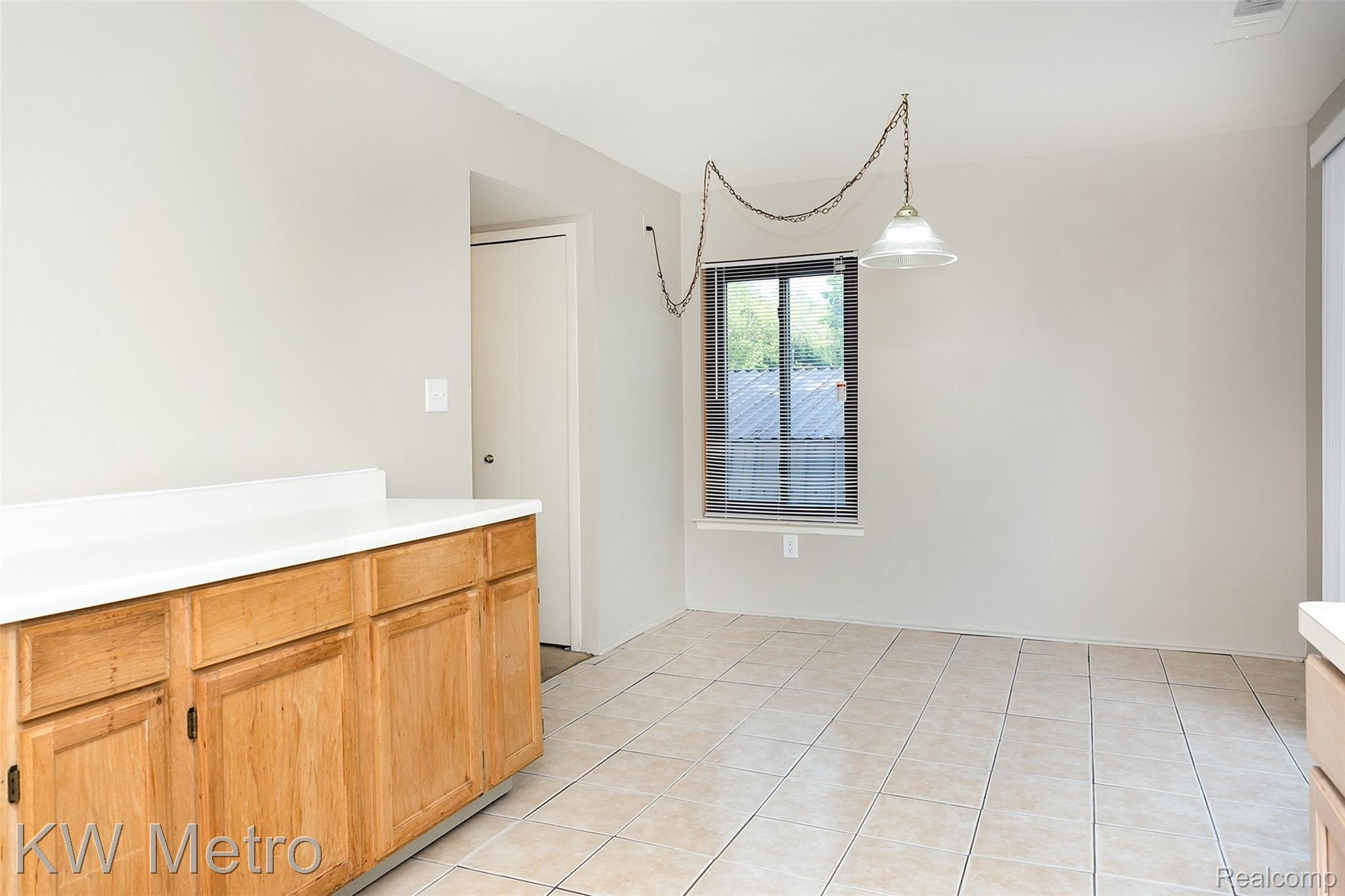 23568 Lahser Road Southfield, MI 48033 - Photo 8 of 27 Lahser-8.jpg
