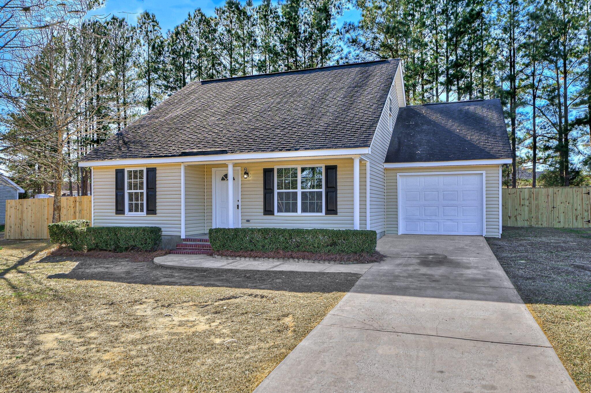 1138 Huntly Circle Thomson, GA 30824 - Photo 2 of 31 102 (18)