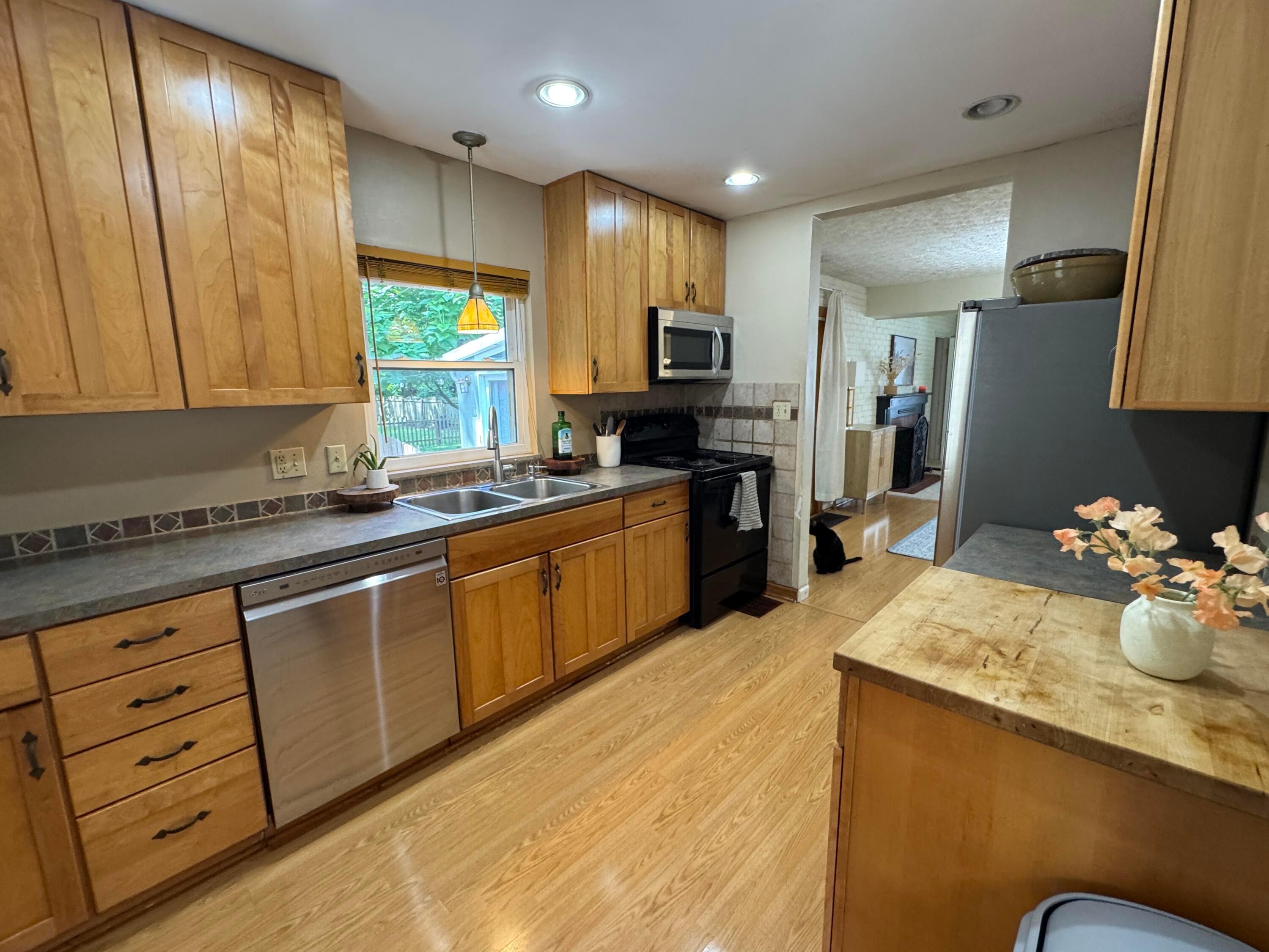 2623 Wildwood Road Columbus, OH 43231 - Photo 15 of 59 Kitchen