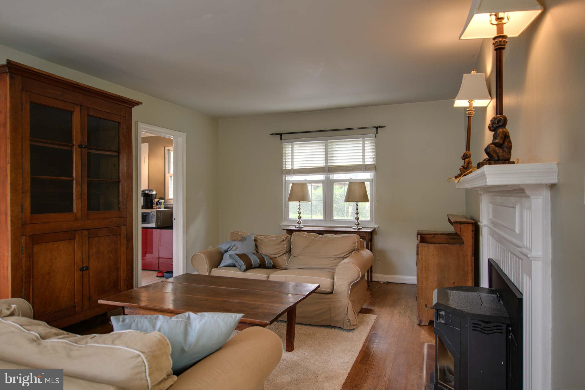 5808 Greenleaf Road Cheverly, MD 20785 - Photo 3 of 22 Living Room