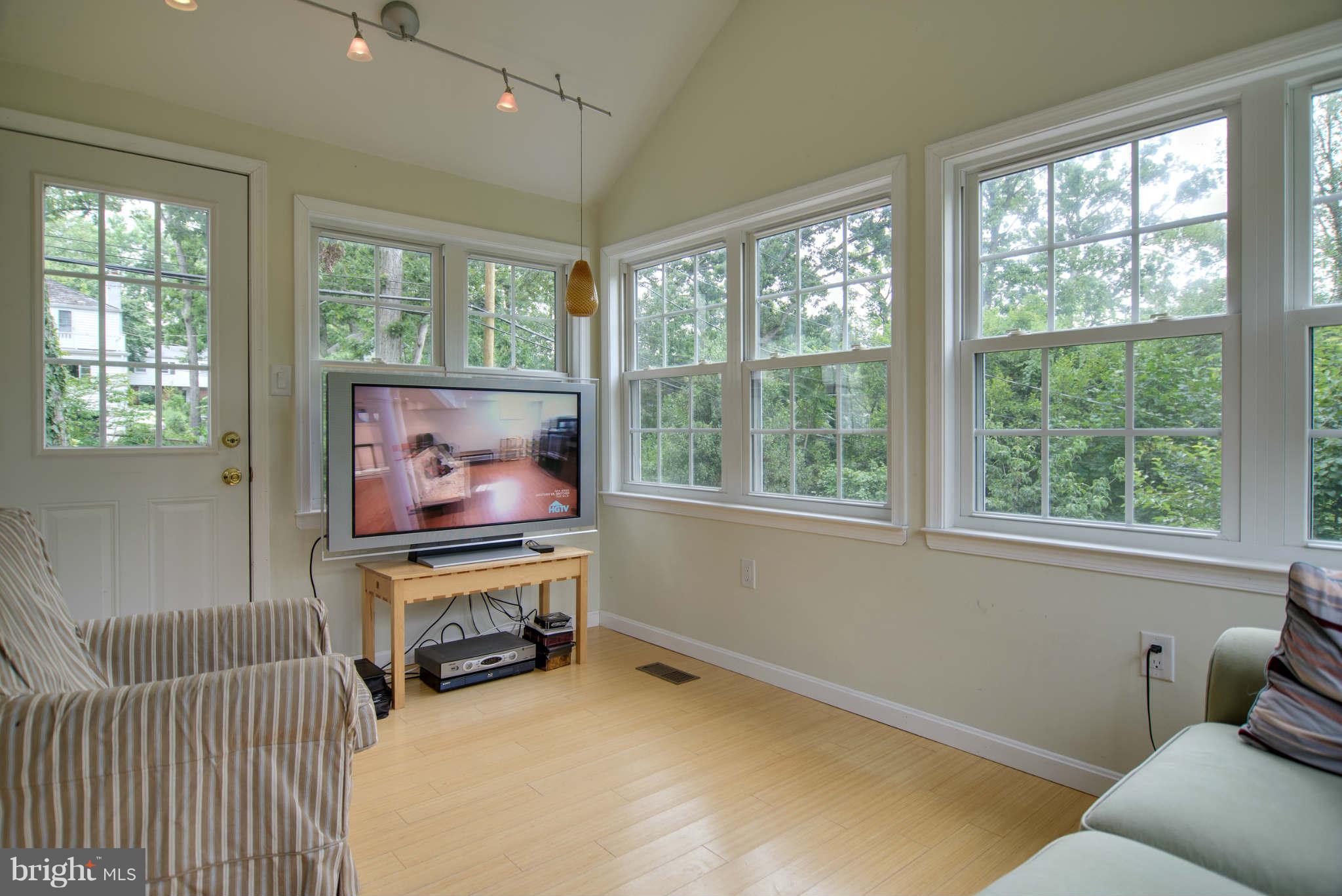 5808 Greenleaf Road Cheverly, MD 20785 - Photo 6 of 22 Sunroom