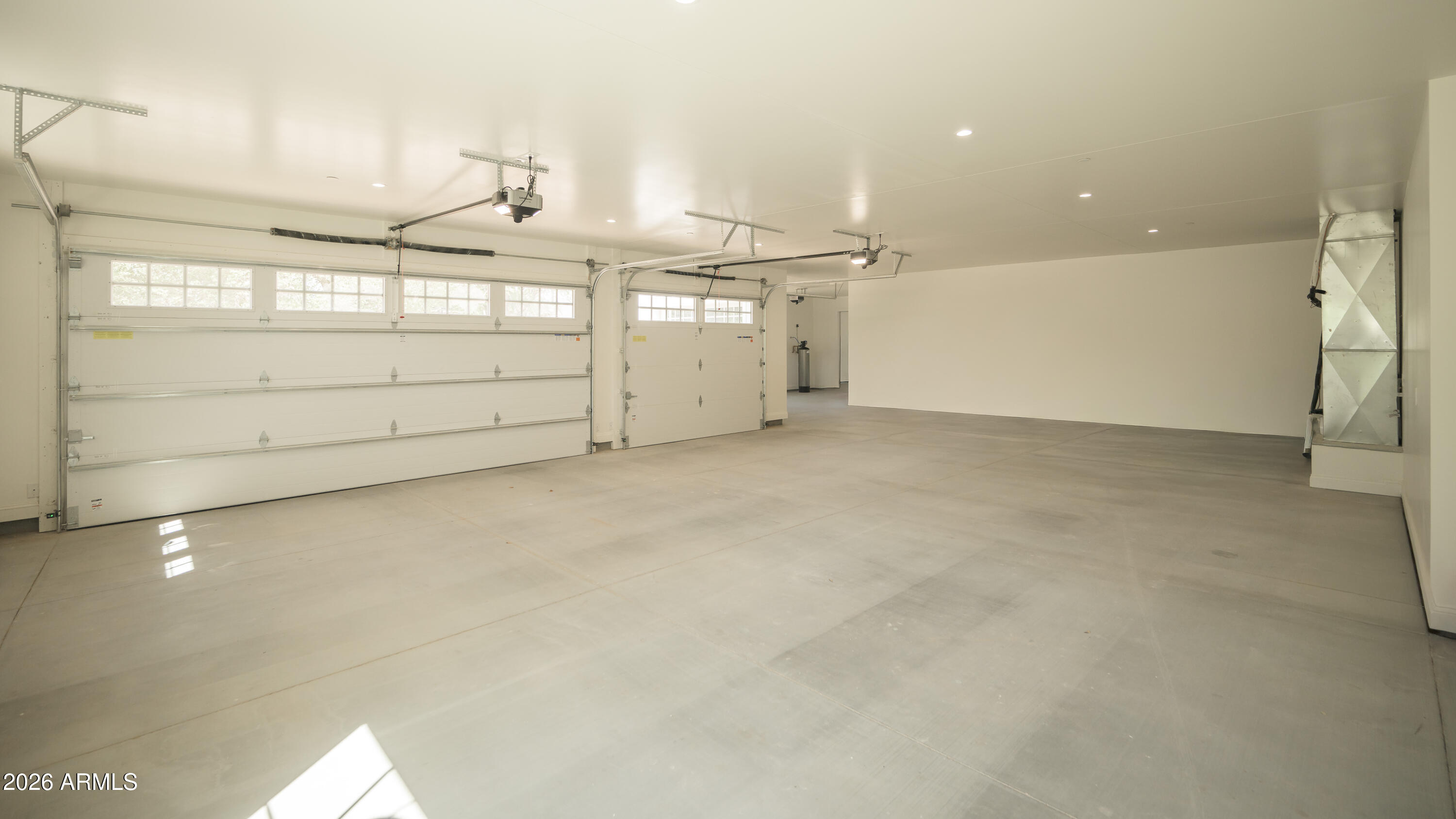 32 West Linger Lane Phoenix, AZ 85021 - Photo 41 of 56 4-Car Garage