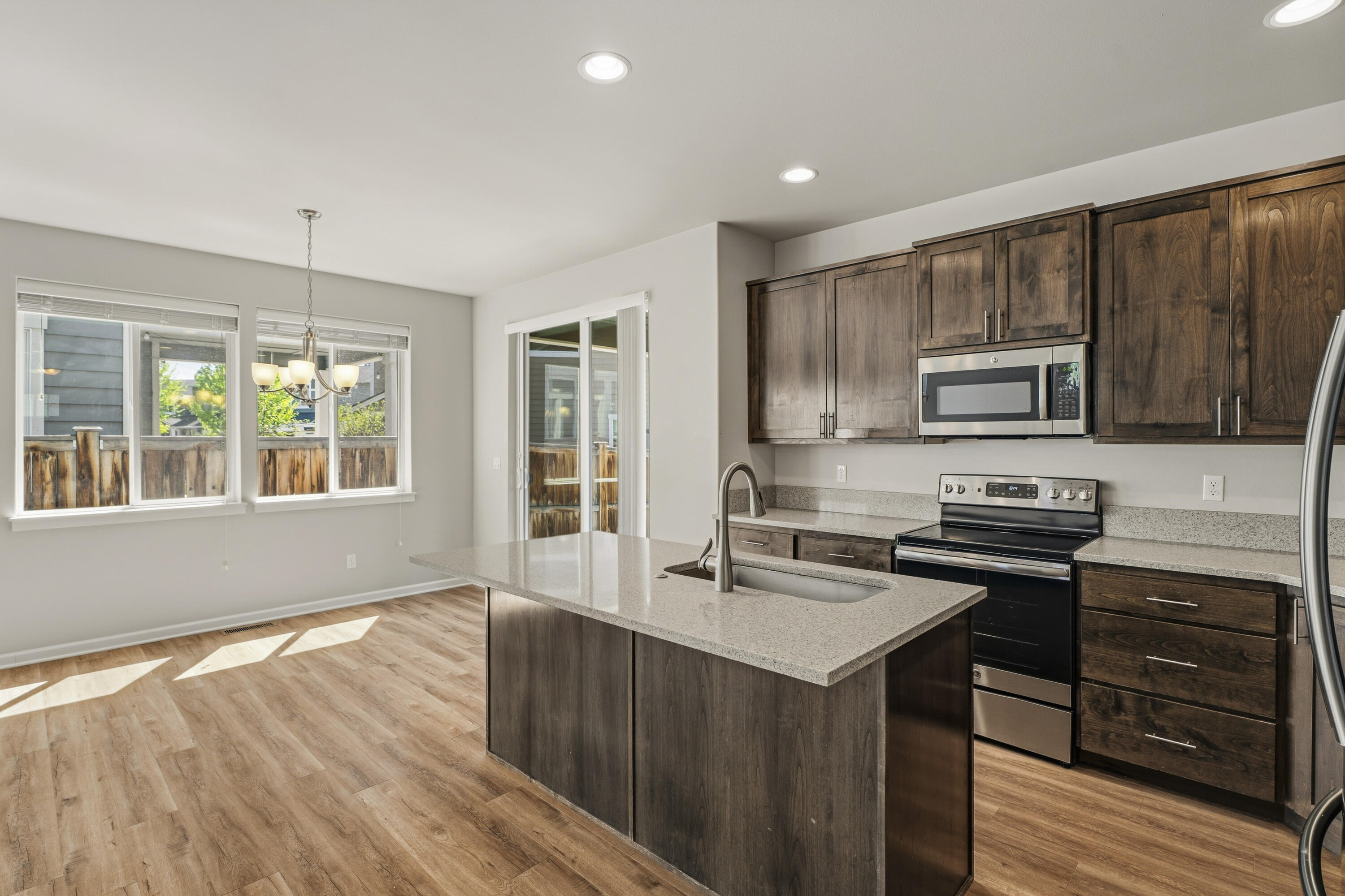 20431 Cider Court Bend, OR 97702 - Photo 21 of 43 16-Kitchen